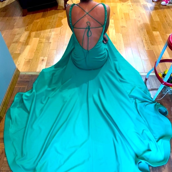 Beautiful Sherri Hill dress. Size 4. - Picture 4 of 4